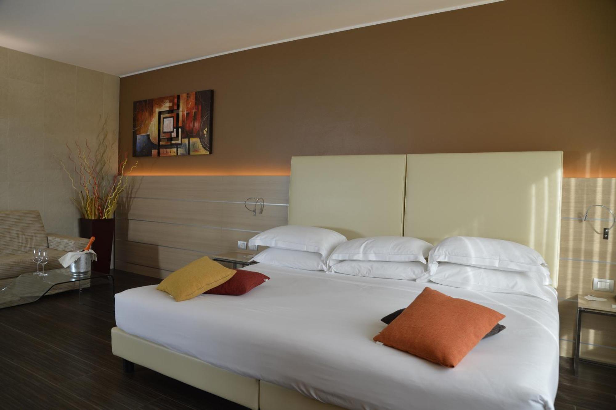 Best Western Plus Soave Hotel 圣博尼法乔 外观 照片